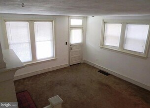 221 Ardmore Ave in Ardmore, PA - Foto de edificio - Building Photo