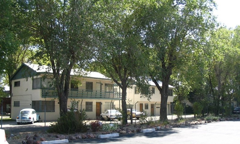 140 Hubbard Way in Reno, NV - Building Photo