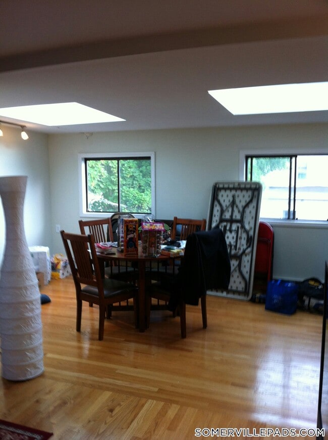 10 Evergreen Ave, Unit 3 in Somerville, MA - Foto de edificio - Building Photo