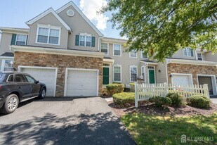 802 Yarrow Cir in Dayton, NJ - Building Photo