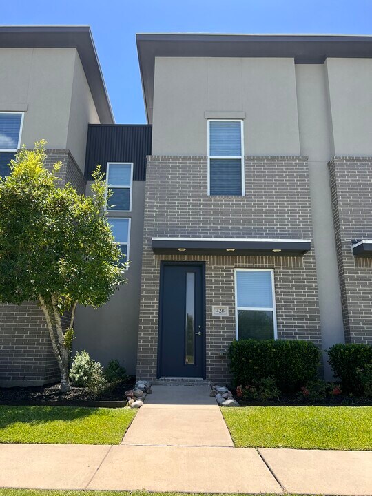 428 William D. Fitch Pkwy in College Station, TX - Building Photo