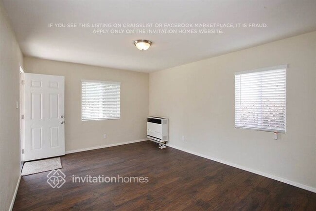 311 E Cummings Ln in Long Beach, CA - Foto de edificio - Building Photo