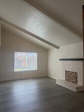 239-241 S 40th Pl in Springfield, OR - Building Photo - Building Photo