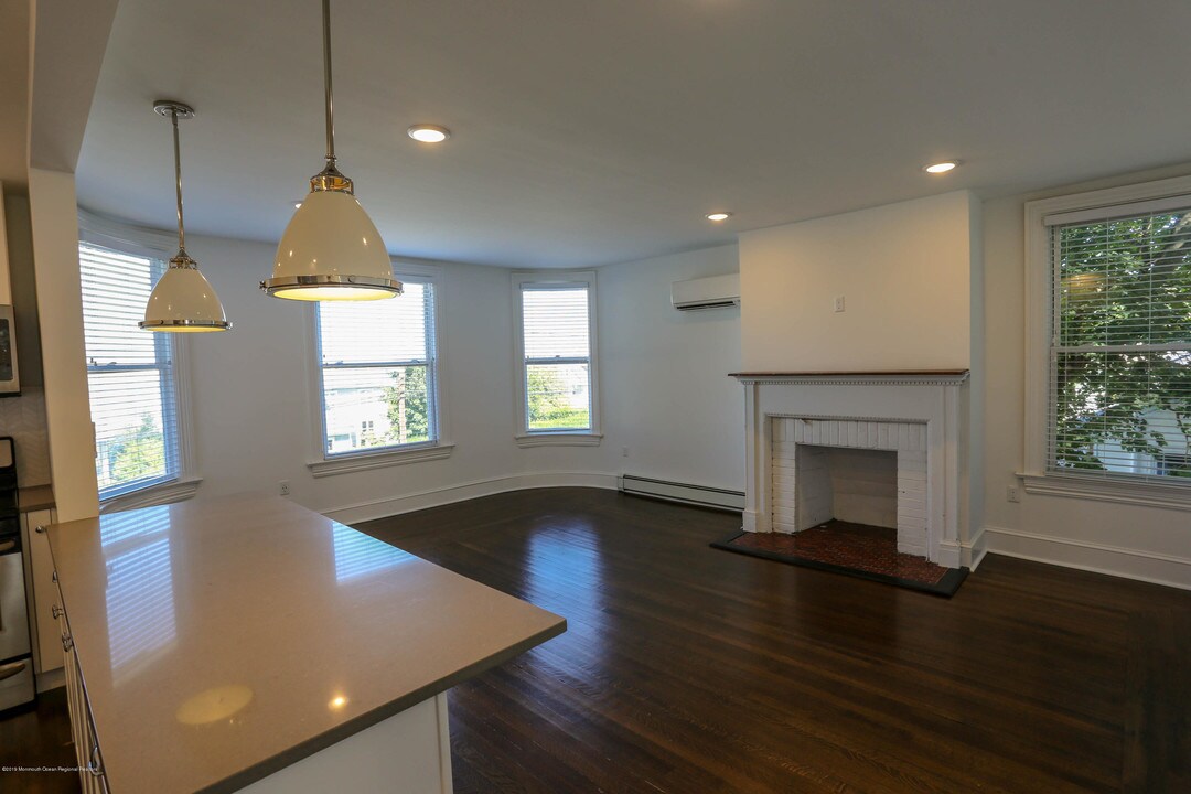 35 Ocean Blvd-Unit -3 in Atlantic Highlands, NJ - Foto de edificio