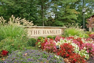 23 Meadowood Dr in Jericho, NY - Building Photo