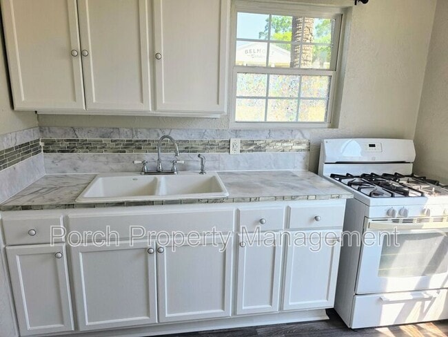 320 N Barcelona St in Pensacola, FL - Building Photo - Building Photo
