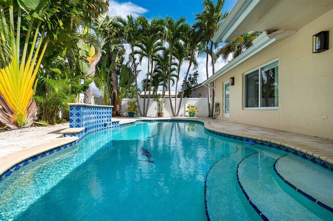 property at 7641 W Country Club Blvd