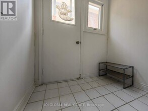 6 Equestrian Ct in Toronto, ON - Building Photo - Building Photo