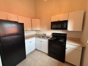1 E Navajo Rd, Unit 1 E Navajo Rd Apt 3 in Tucson, AZ - Building Photo - Building Photo