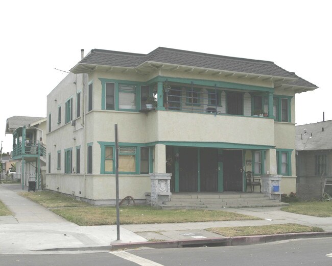 2110-2112 E 14th St in Long Beach, CA - Building Photo - Building Photo