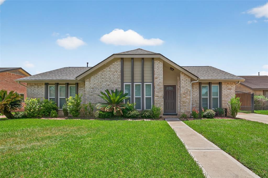9906 Sageglow Dr in Houston, TX - Building Photo