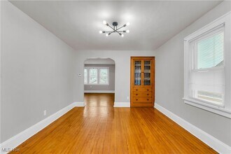 10007 Parkview Ave in Garfield Heights, OH - Building Photo - Building Photo