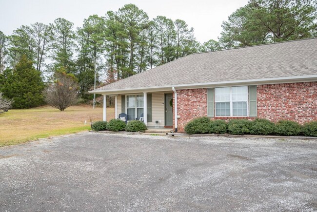 125 Darby Way in Starkville, MS - Foto de edificio - Building Photo