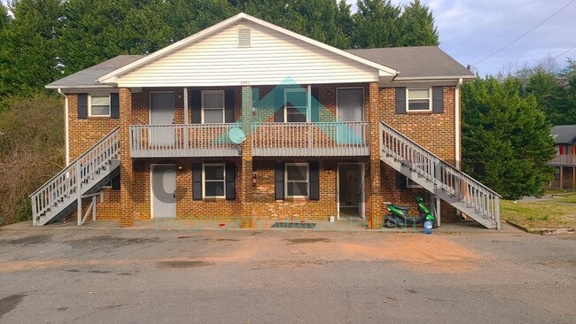 property at 2559 Green Oaks Ct SE