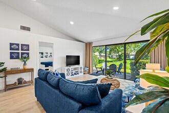 615 Club Dr in Palm Beach Gardens, FL - Building Photo - Building Photo