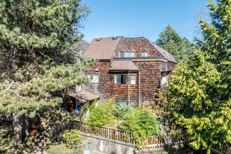 Barclay Arms Apartments in Surrey, BC - Building Photo - Building Photo