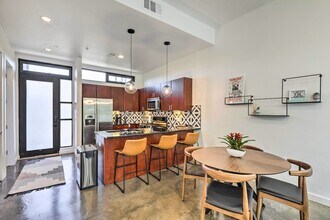 2525 S Lamar Blvd in Austin, TX - Building Photo - Building Photo