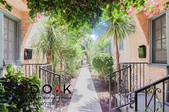 4730 St Charles Pl in Los Angeles, CA - Building Photo - Building Photo