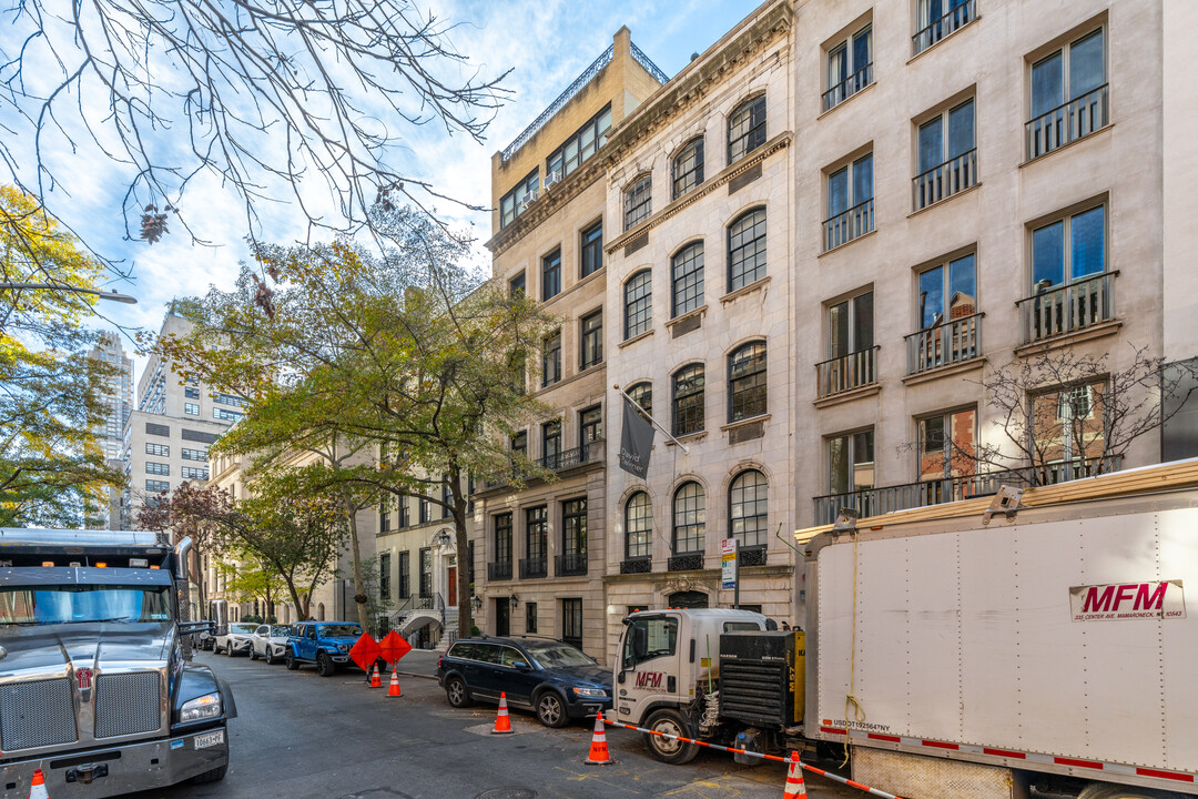 36 E 69th St in New York, NY - Building Photo