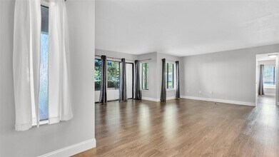 2568 Pine Ridge Way S in Palm Harbor, FL - Building Photo - Building Photo