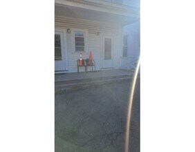 61 Lincoln Ave-Unit -2 in Saugus, MA - Foto de edificio - Building Photo