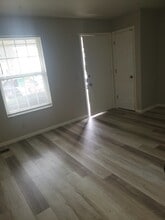 20 Eastgate Ave W in West Jefferson, OH - Foto de edificio - Building Photo