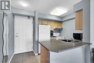 155 Beecroft Rd in Toronto, ON - Building Photo - Building Photo