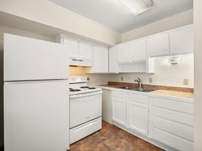 710 Iris St, Unit 108 in Lake Charles, LA - Foto de edificio - Building Photo