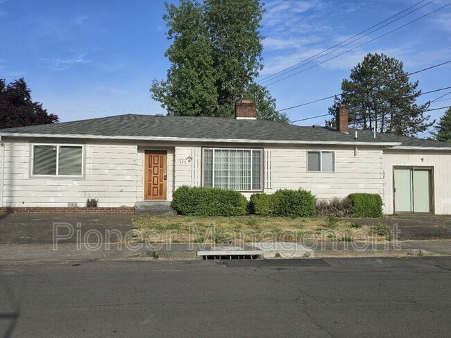 property at 622 W Pilger St