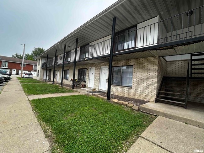 1902 Sheridan Rd in Pekin, IL - Building Photo - Building Photo