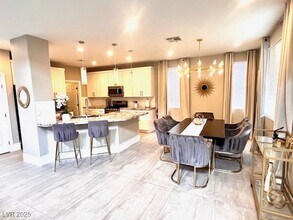 5782 S Pioneer Way in Las Vegas, NV - Building Photo - Building Photo