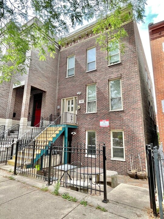 1412 W Flournoy St in Chicago, IL - Building Photo