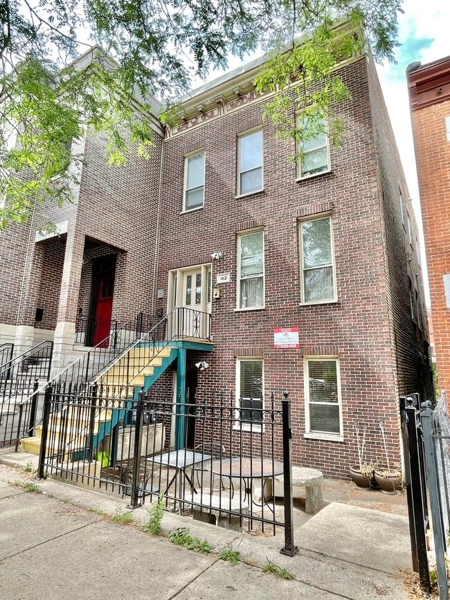 property at 1412 W Flournoy St