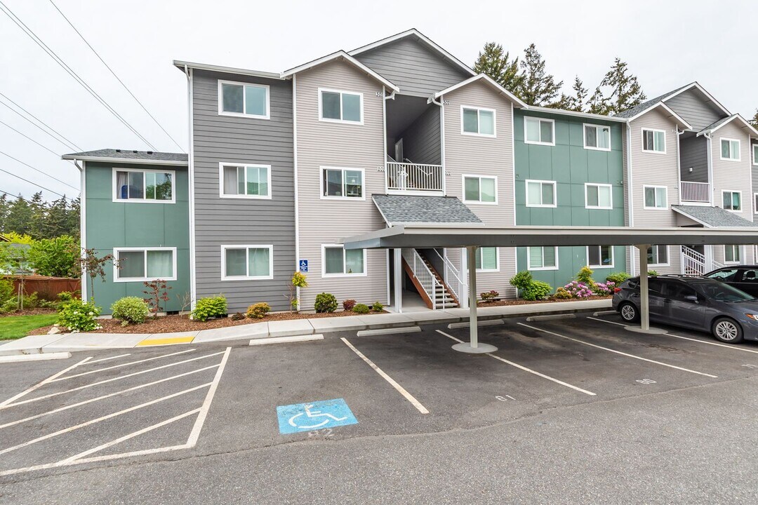 1621 SW Mulberry Pl in Oak Harbor, WA - Foto de edificio