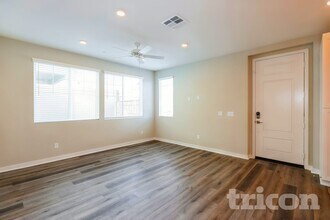 31569 Dwight Dr in Menifee, CA - Foto de edificio - Building Photo