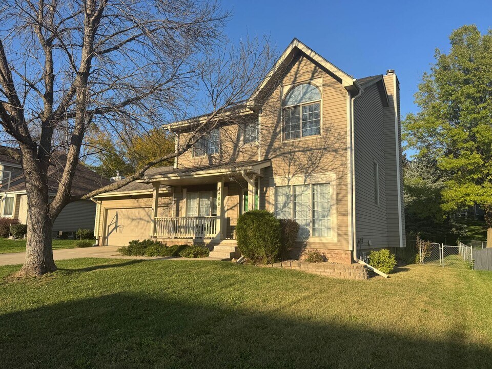 1908 Franklin Dr in Papillion, NE - Building Photo