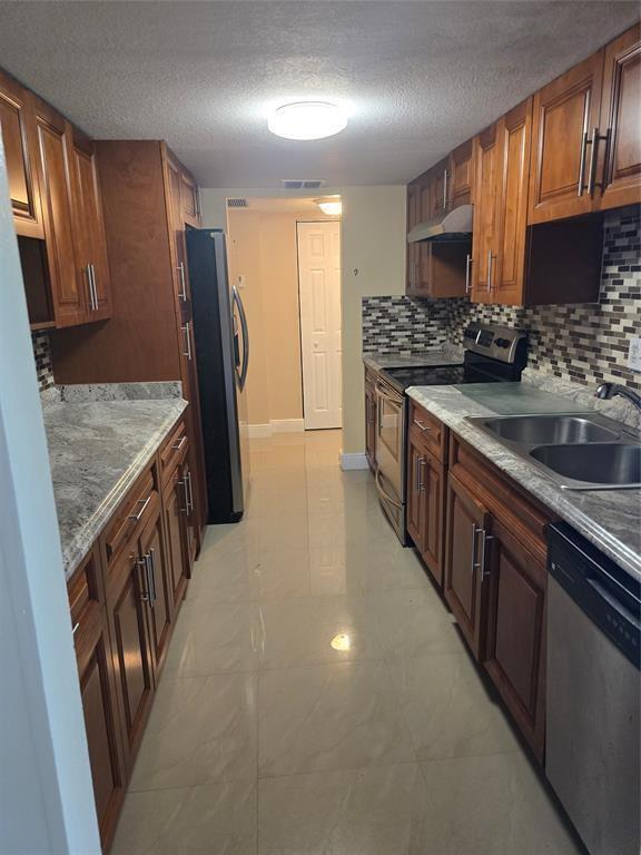 7051 Environ Blvd, Unit 336 in Lauderhill, FL - Building Photo - Building Photo