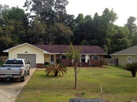 1007 26th St in Niceville, FL - Building Photo