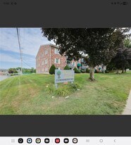 200 Manville Hill Rd, Unit B27 in Cumberland, RI - Building Photo