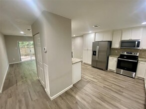 2702 S Millbend Dr in Spring, TX - Building Photo - Building Photo