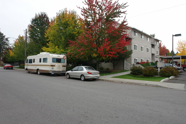 10820 E 3rd Ave in Spokane, WA - Foto de edificio - Building Photo