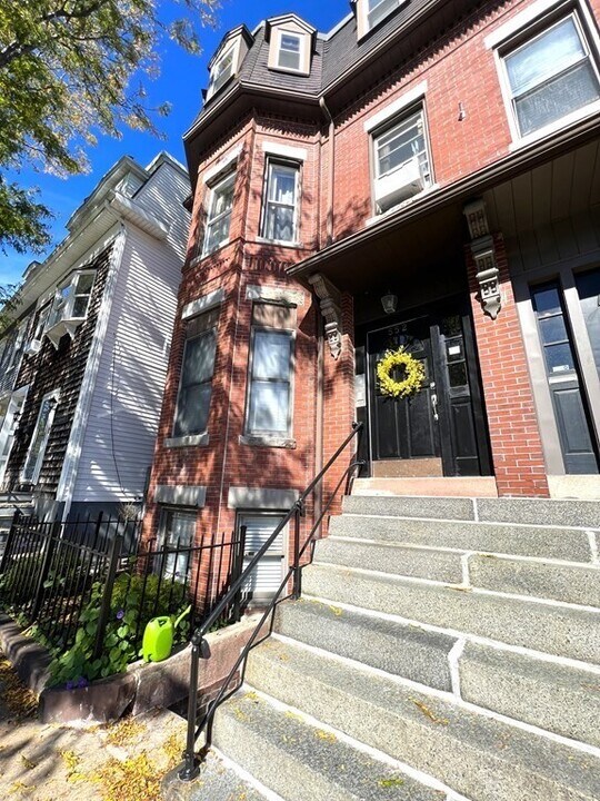 552 E 5th St in Boston, MA - Building Photo