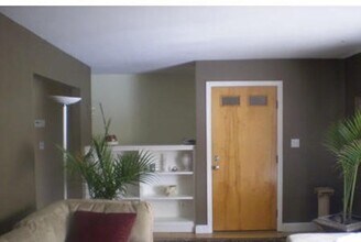 15 Glazer Rd in Newton, MA - Building Photo - Building Photo