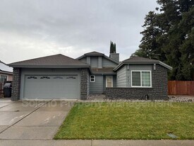 921 Hickory Ave in Fairfield, CA - Building Photo