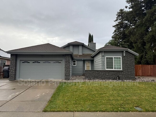 property at 921 Hickory Ave