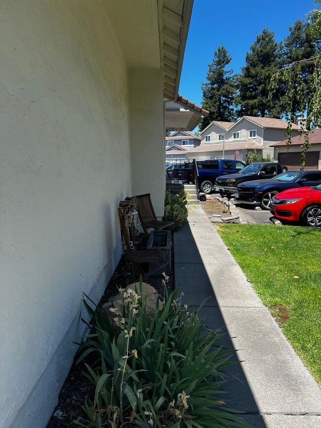 8 Feeny Dr in Rohnert Park, CA - Building Photo - Building Photo