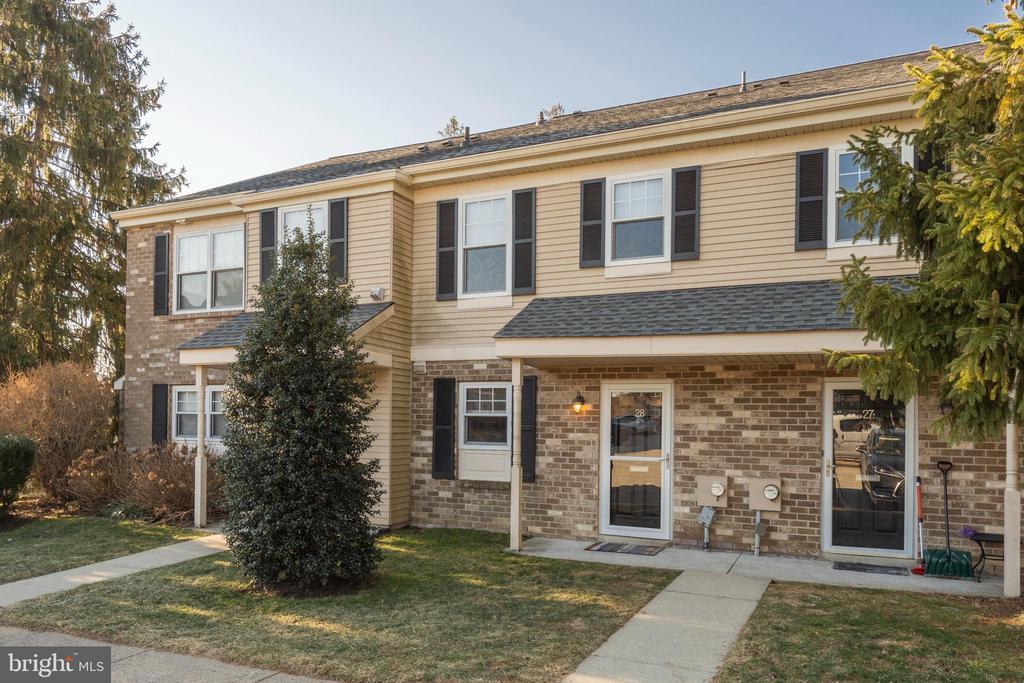 28 Yorktown Ct in Blue Bell, PA - Building Photo