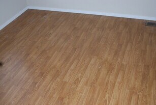 930-932 W Berry St in Fayetteville, AR - Building Photo