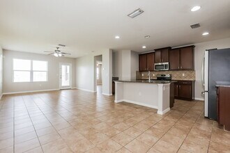 10220 Newminster Loop in Ruskin, FL - Building Photo - Building Photo