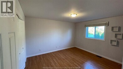 11396 Timber Bay Crescent in Windsor, ON - Building Photo - Building Photo